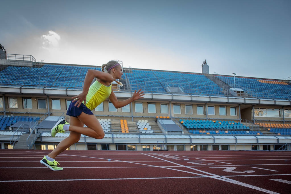 季后赛模拟对阵引发讨论